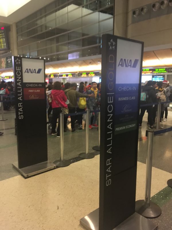 ロサンゼルス空港のANAビジネスクラスチェックインカウンター入口